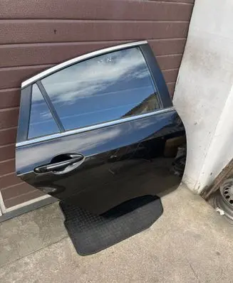 Mazda 6 Rear door