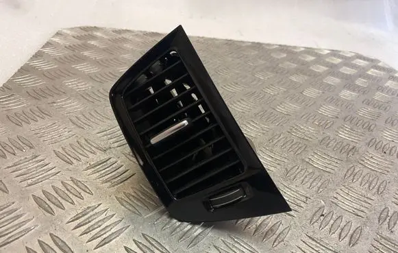 Volvo XC90 Dash center air vent grill 31651282