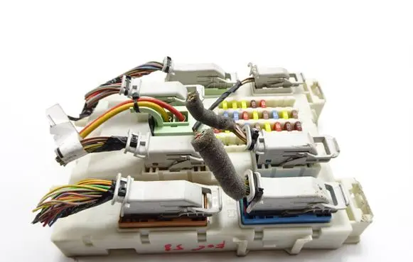 Ford Focus Fuse module DV6T14A073HF 8480041360 7600000