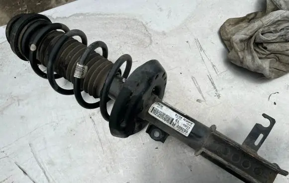 Opel Astra J Front shock absorber/damper 422267257 13474016