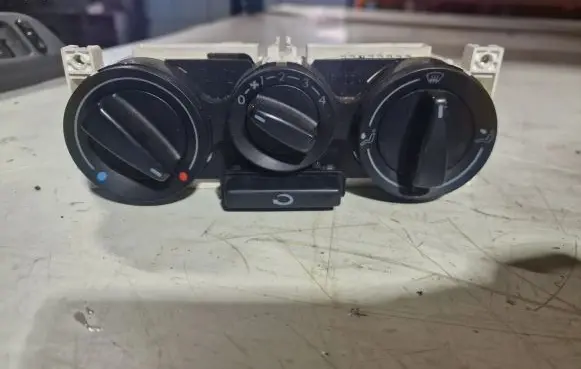 Skoda Octavia Mk1 (1U) Climate control unit