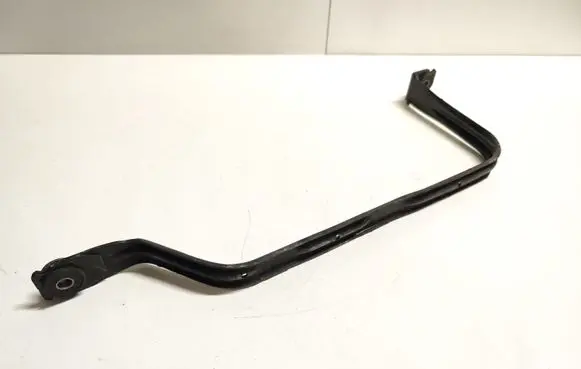Fuel tank mounting bracket