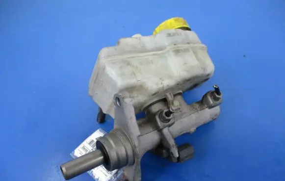 Skoda Roomster (5J) Master brake cylinder