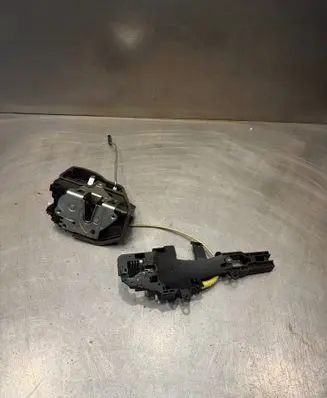 BMW 1 E81 E87 Front door lock 7229458 A063702