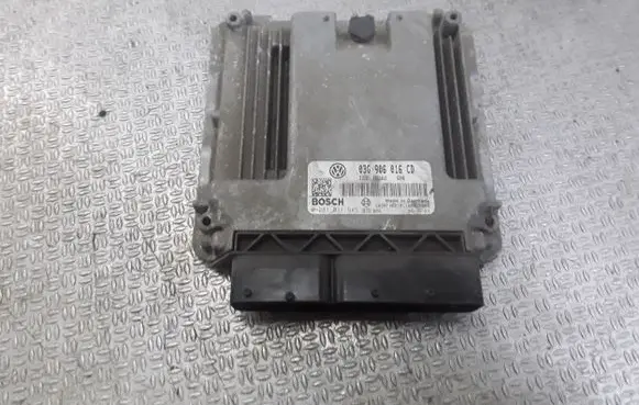 Volkswagen Touran I Engine control unit/module 03G906016 0281011945