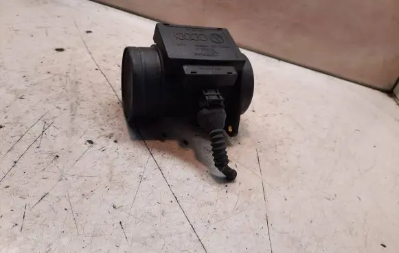 Volkswagen Golf IV Mass air flow meter 71822101 074906461
