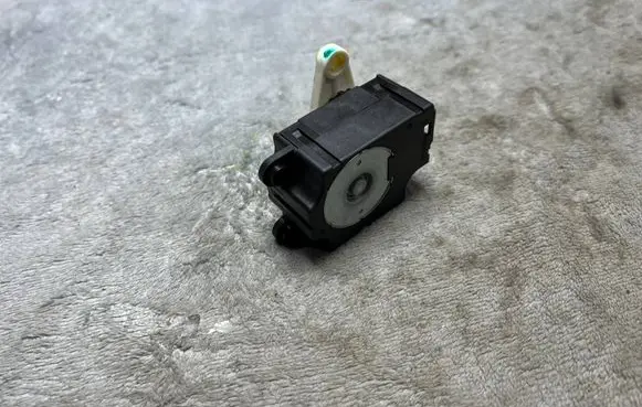 Subaru Legacy Rear glass lock/latch C789 T1007074KB