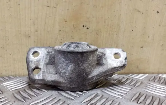 Volkswagen Eos Front shock absorber mounting bracket 1Q0513353A