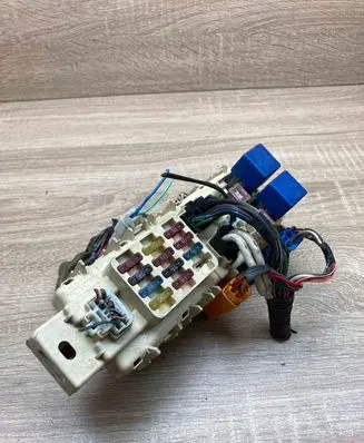 Toyota Avensis T250 Fuse module 8264112010 39930109