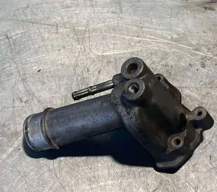 Mercedes-Benz E W124 Thermostat housing 6012032331