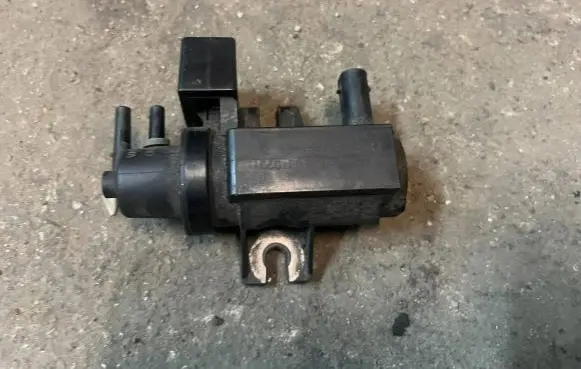 BMW 1 E81 E87 Turbo solenoid valve 7805391