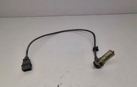 Volkswagen PASSAT B4 Crankshaft position sensor 028907319B