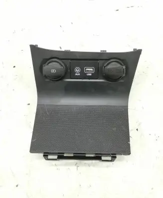 Hyundai i20 (BC3 BI3) USB socket connector 96120C7500 C7500