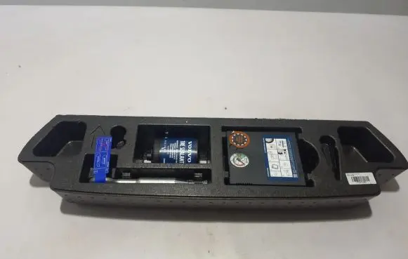 Volvo C40 Tool set 32371002