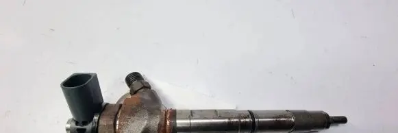 Volkswagen PASSAT B8 Fuel injector 04L130277AC