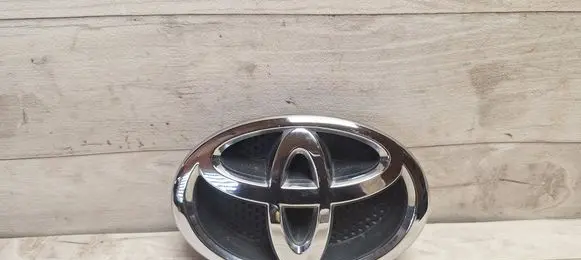 Toyota Auris 150 Manufacturer badge logo/emblem 7531102140