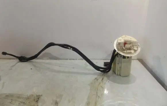 Mercedes-Benz C AMG W204 In-tank fuel pump A2044700594