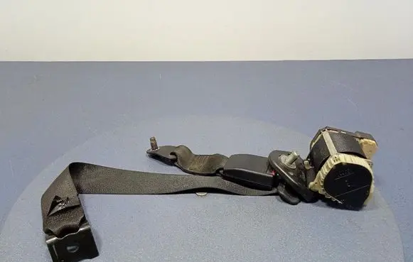 Opel Astra G Front seatbelt 33021895
