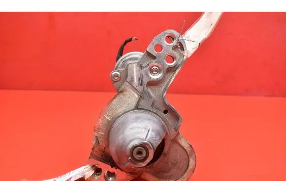 Dacia Sandero Starter motor 233008820R