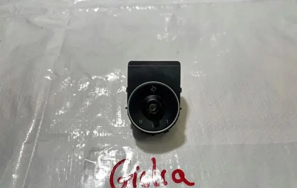 Alfa Romeo Giulia Wing mirror switch