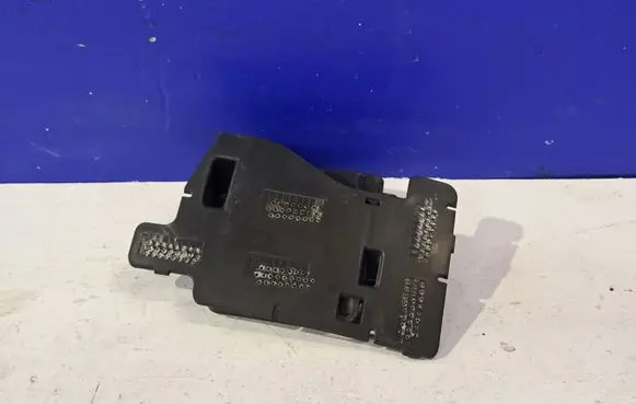 Polestar 2 Front bumper mounting bracket 32227704