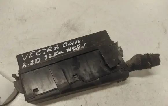 Opel Vectra C Relay mounting block 