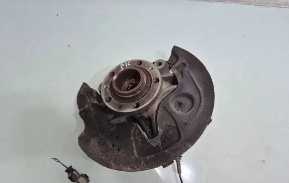 Front wheel hub