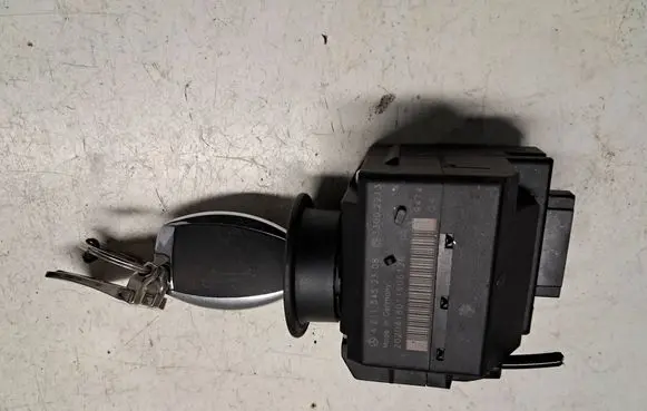 Mercedes-Benz CLS C219 Ignition lock A2115452308 33002213 2020418011606126