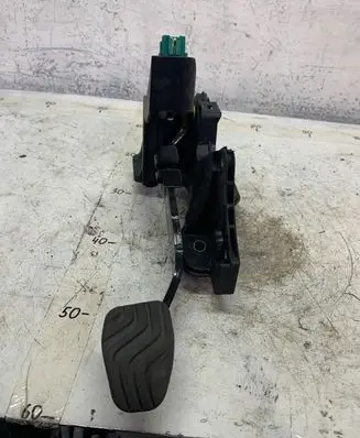 Renault Clio V Brake pedal