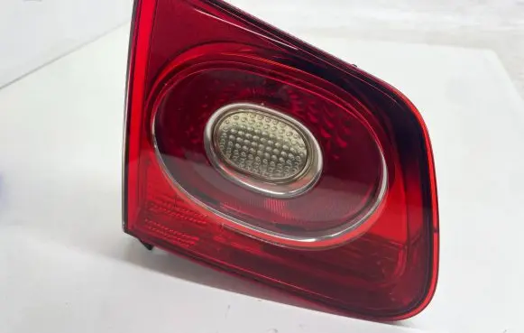 Volkswagen Tiguan Tailgate rear/tail lights 5N0945093B