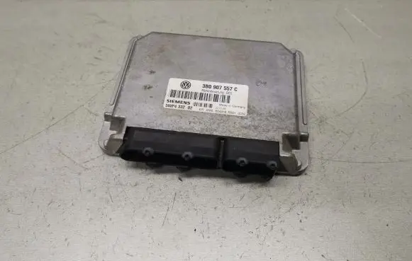 Volkswagen PASSAT B5 Engine control unit/module 3B0907557C 5WP433202