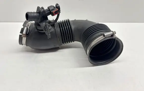Opel Insignia A Turbo air intake inlet pipe/hose 55561787 495204024