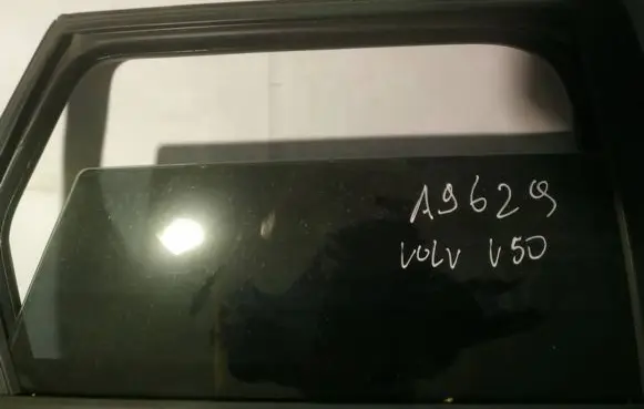Volvo V50 Rear door window glass