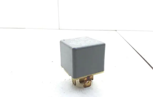Alfa Romeo 164 Hazard warning light relay 12V20A 2030