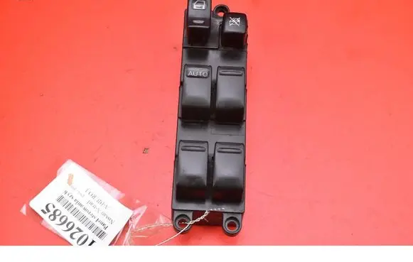 Nissan X-Trail T30 Electric window control switch 