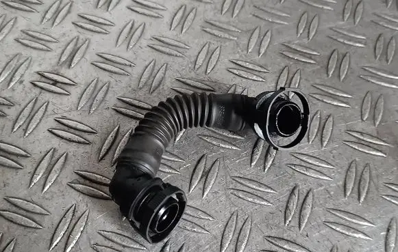 Volkswagen Polo V 6R Breather hose/pipe 03P103493A