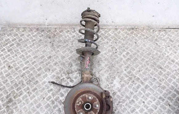 Nissan Qashqai+2 Front wheel hub spindle knuckle