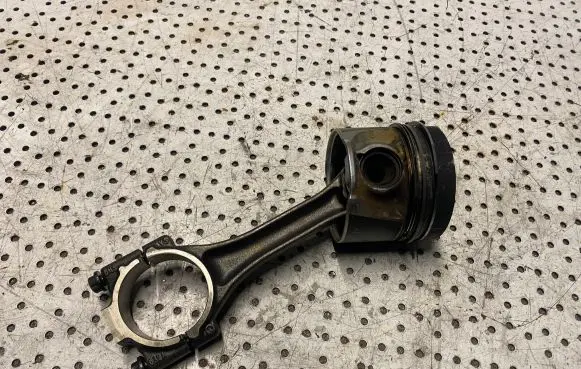 Piston with connecting rod