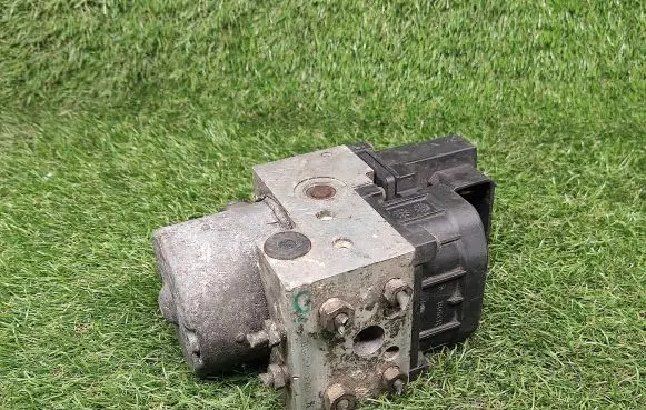 Ford Mondeo MK II ABS Pump 98BG2M110AD 0265216579