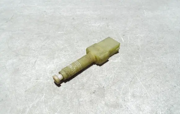 Volkswagen PASSAT B5 Brake pedal sensor switch 443945515