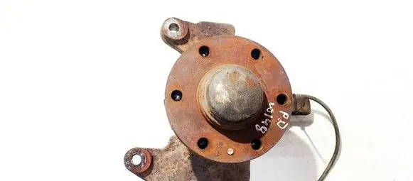 Iveco Daily 30.8 - 9 Front wheel hub 