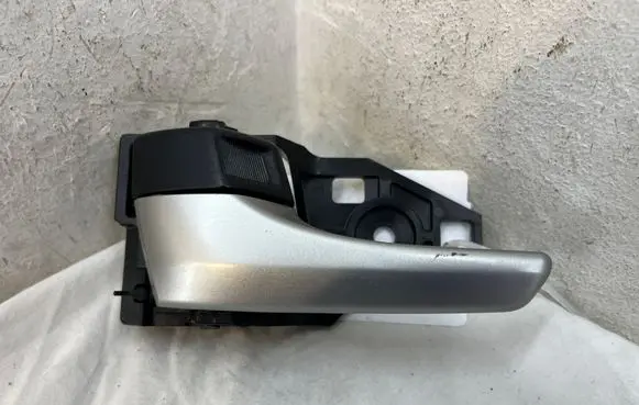 Toyota Prius (XW30) Front door interior handle