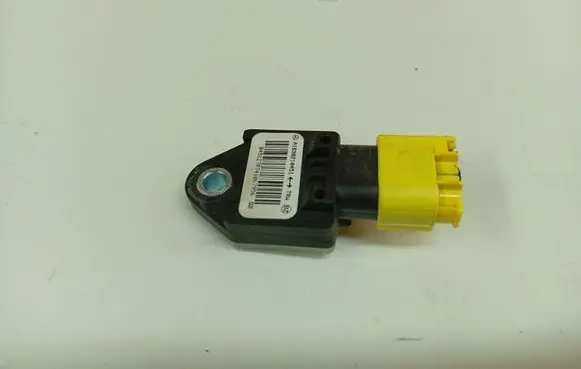 Mercedes-Benz B W245 Airbag deployment crash/impact sensor A1698210451