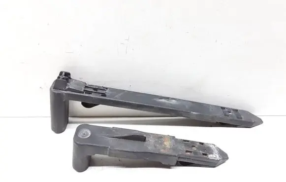 Volvo XC60 Headlight/headlamp mounting bracket 30763154 30763155