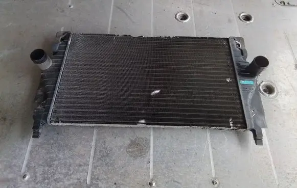Volkswagen Multivan T4 Intercooler radiator 7D0145805