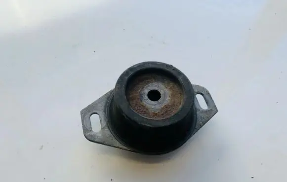 Peugeot RCZ Engine mount bracket