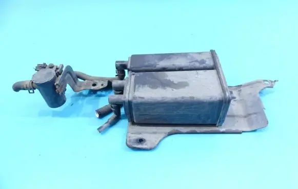 Active carbon filter fuel vapour canister