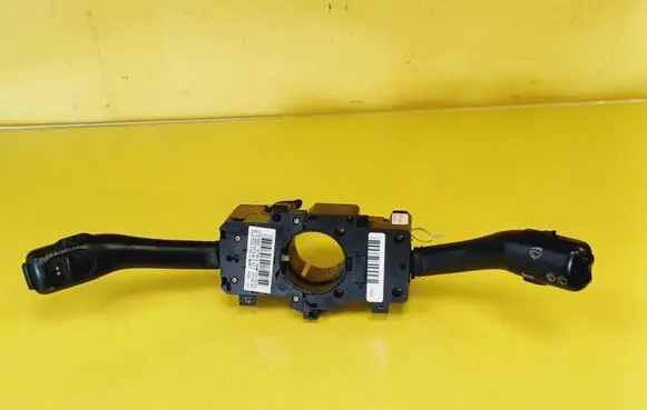 Wiper turn signal indicator stalk/switch