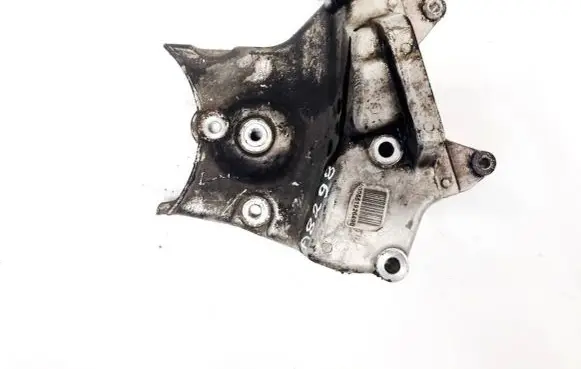 Opel Zafira B Engine mounting bracket 55192649