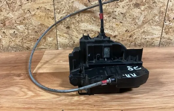 Nissan Note (E11) Front door lock 